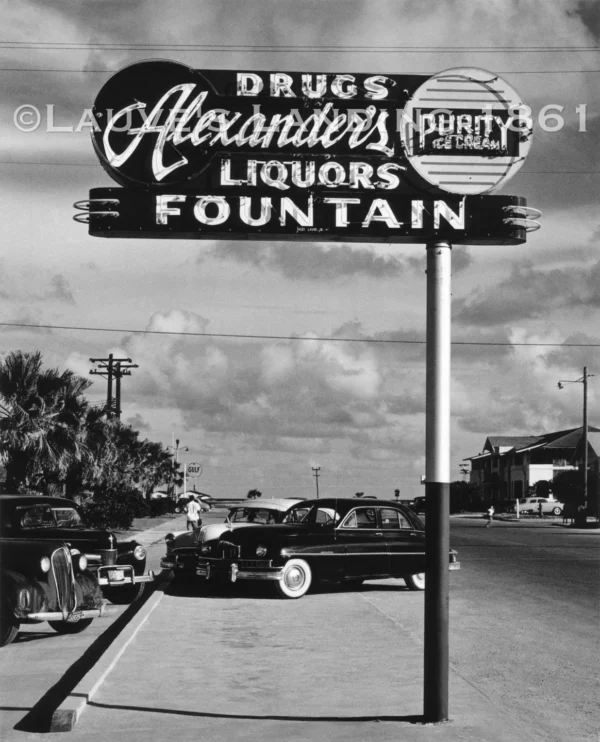 A sign for Alexander’s Liquors Fountain